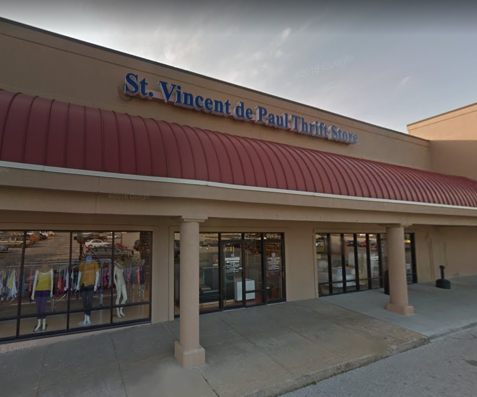 View of Saint Vincent de Paul thrift store from parking lot